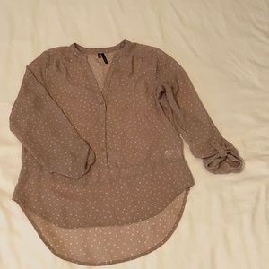 Taupe/pink 1/2 button front, convertible long or 3/4 sleeve.